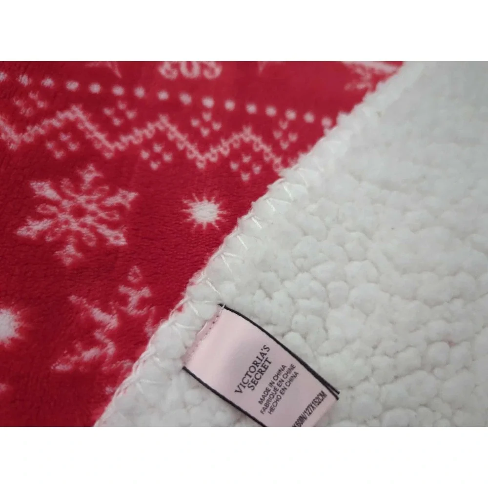 Victoria's‎ Secret Plush Throw Blanket Red White Snowflake Sherpa Christmas
